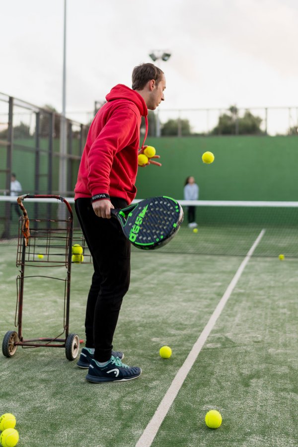 Cursos de padel, diferentes grupos y niveles